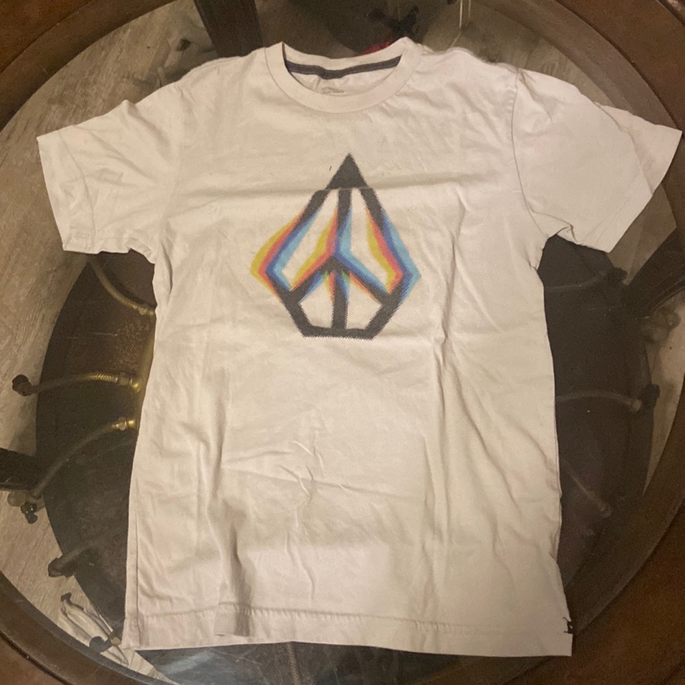 white volcom t shirt. size M